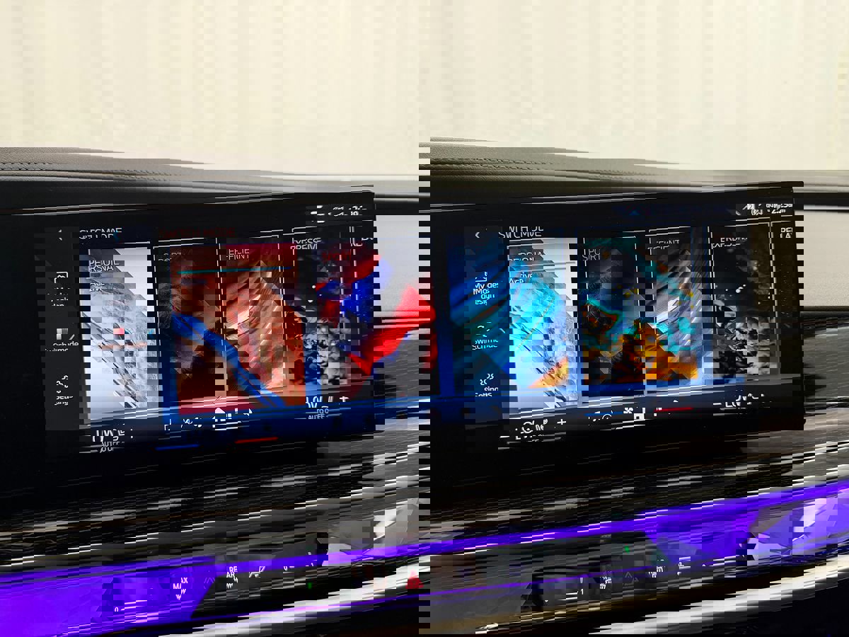 Used 2025 BMW 740i xDrive image 65