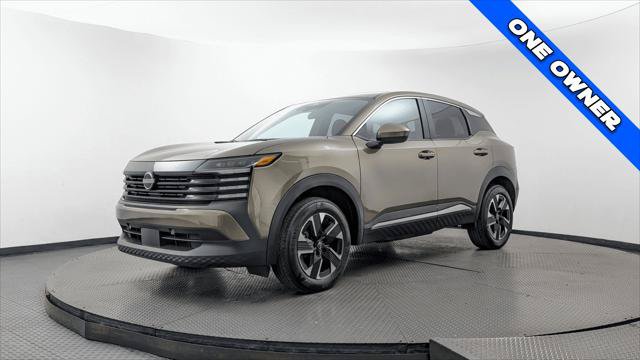Used 2025 Nissan Kicks SV AWD/4WD image 2