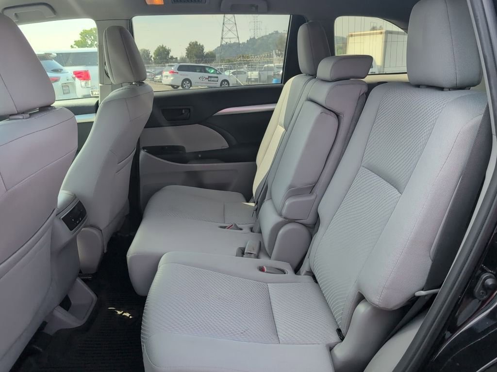 Used 2019 Toyota Highlander LE image 9