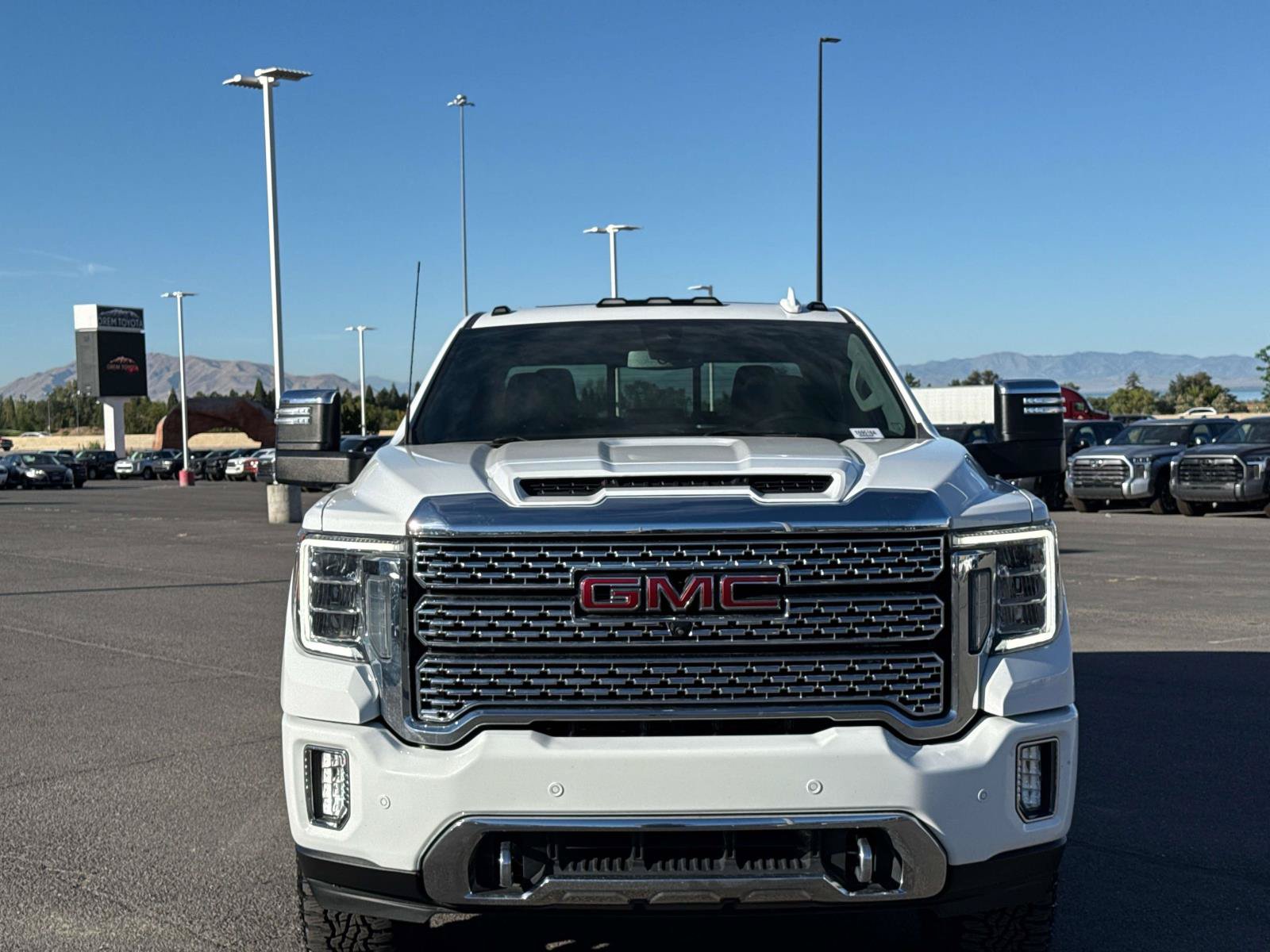Used 2022 GMC Sierra 3500 Denali AWD/4WD image 2