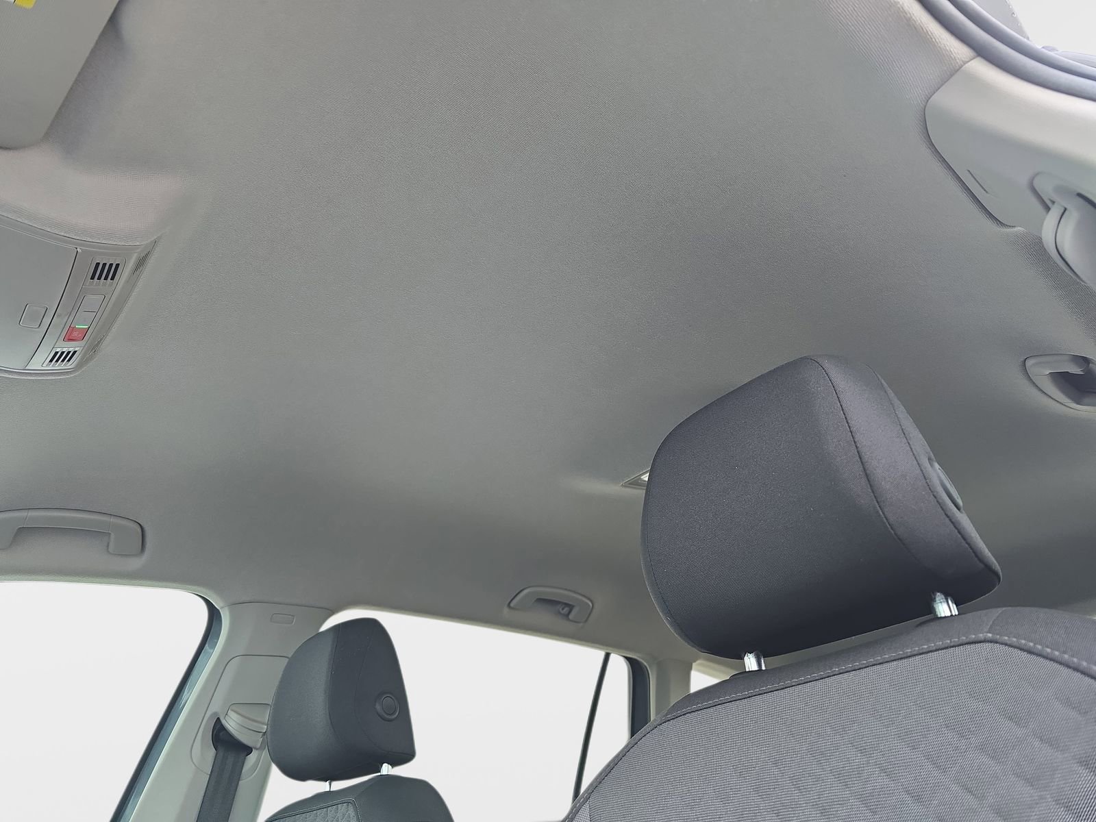 Used 2020 Volkswagen Tiguan S image 30