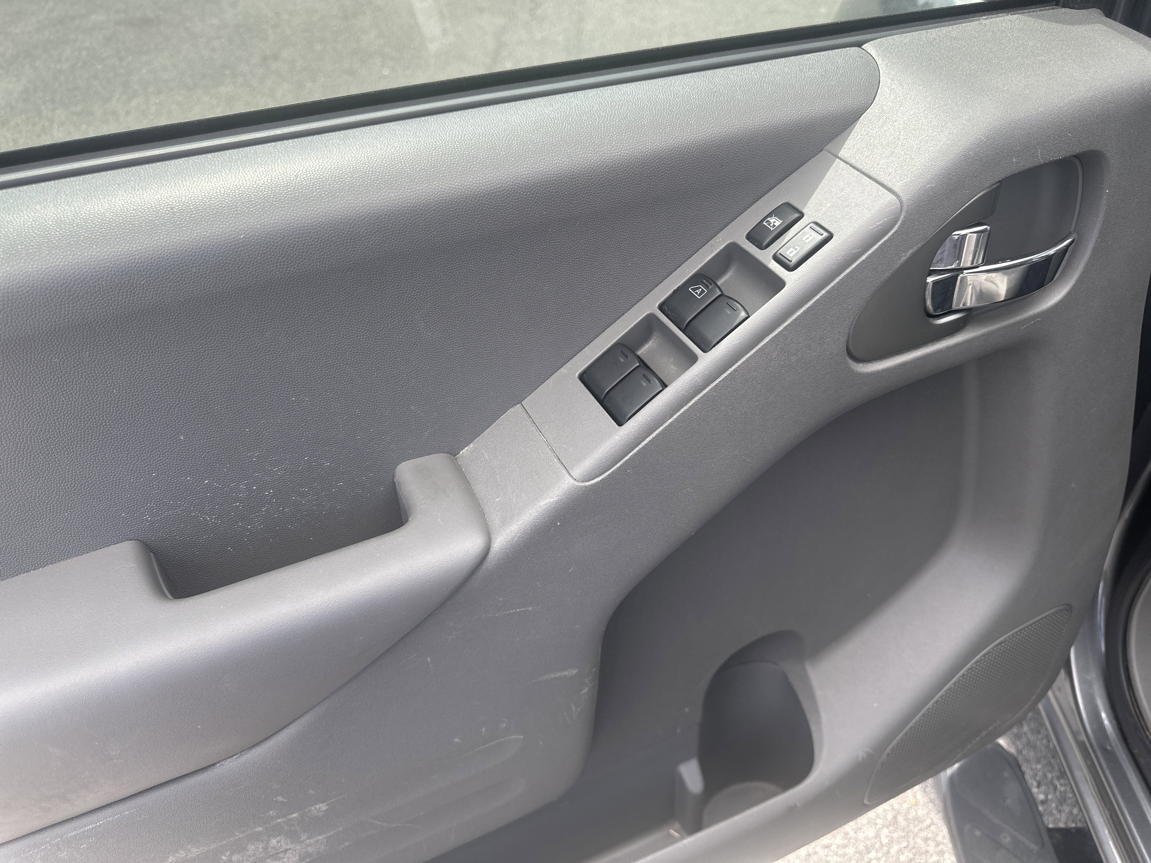 Used 2021 Nissan Frontier SV w/ Midnight Edition Floor Mats AWD/4WD image 15