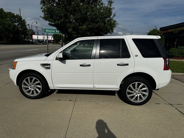 Used 2011 Land Rover LR2 HSE image 8