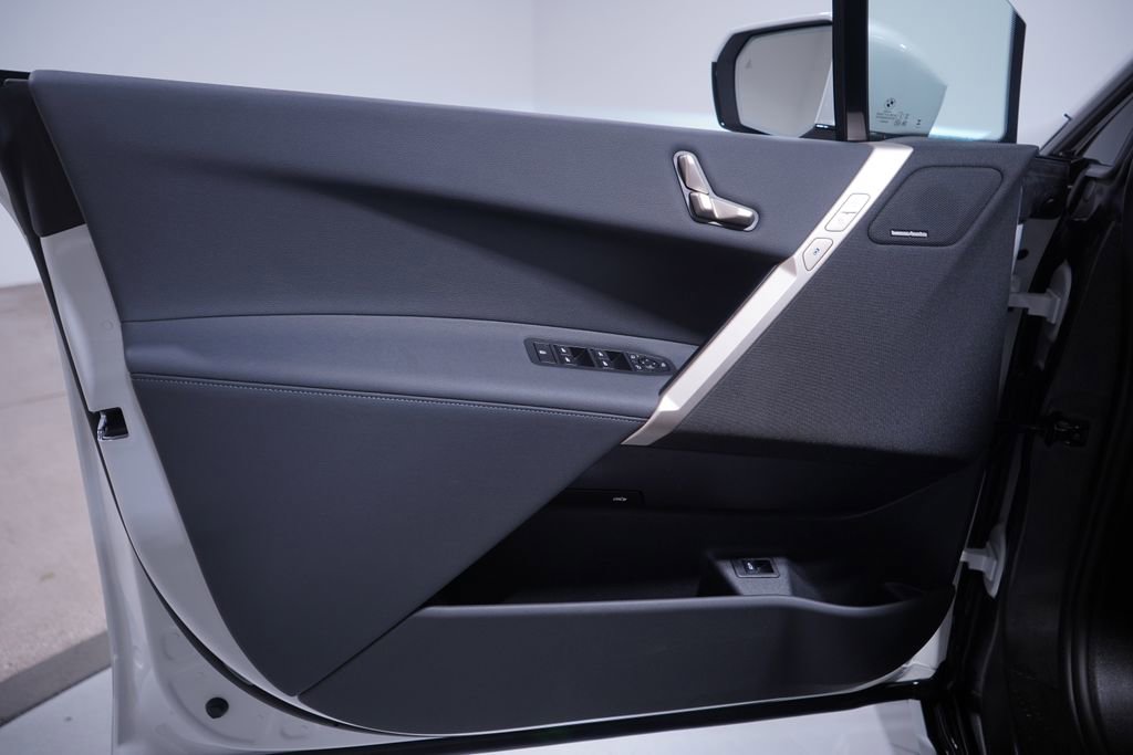 Used 2026 BMW iX xDrive60 w/ Premium Package image 15