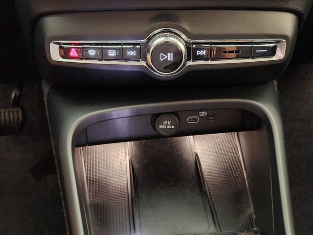 Certified 2026 Volvo XC40 B5 Plus AWD/4WD image 19
