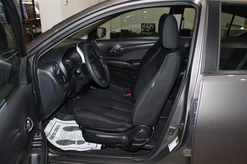 Used 2015 Nissan Versa SV FWD image 21