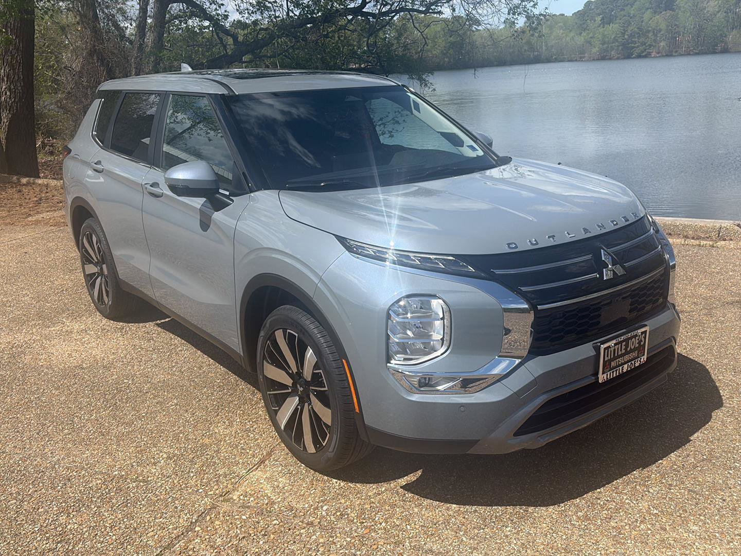 New 2026 Mitsubishi Outlander SE FWD image 2