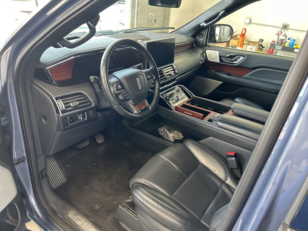 Used 2023 Lincoln Navigator L Reserve AWD/4WD image 3