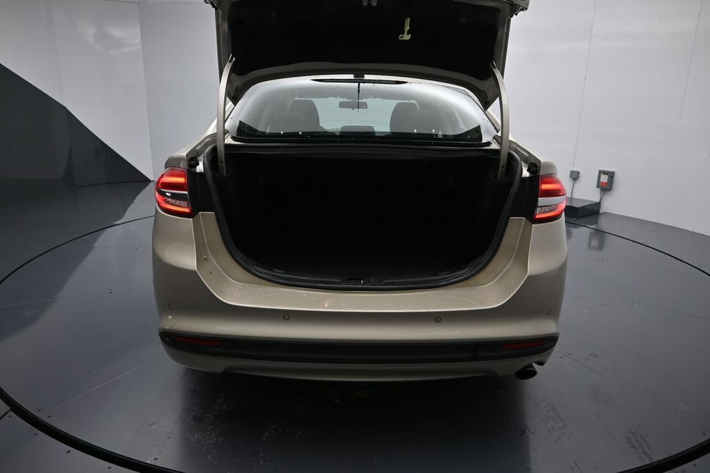 Used 2018 Ford Fusion SE w/ Fusion SE Technology Package FWD image 25