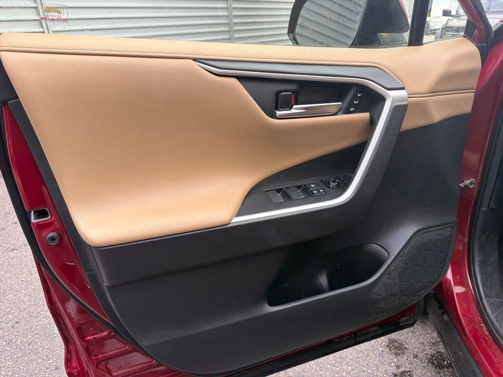 Used 2021 Toyota RAV4 Limited AWD/4WD image 14