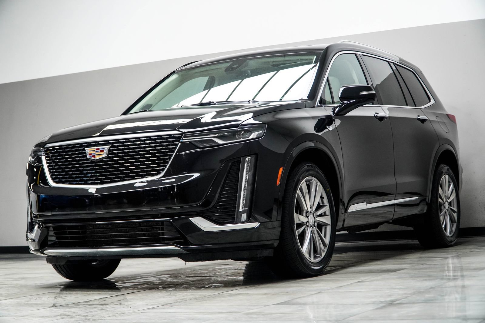 Used 2024 Cadillac XT6 Premium Luxury w/ LPO, Floor Liner Package AWD/4WD image 8