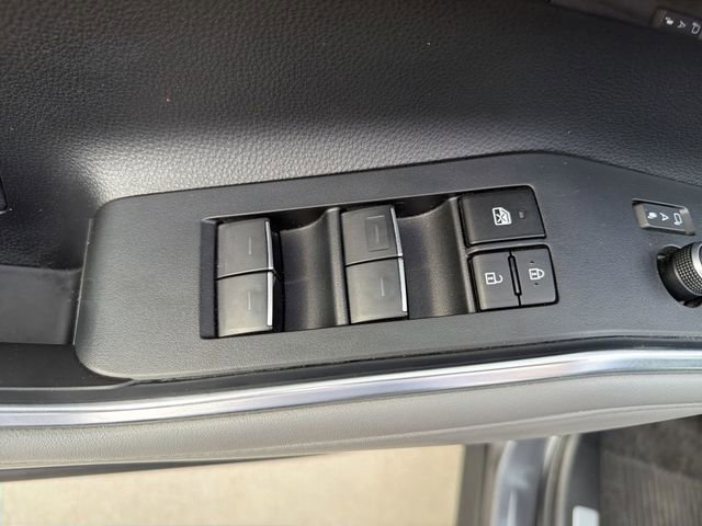 Used 2023 Toyota Highlander Limited AWD/4WD image 10