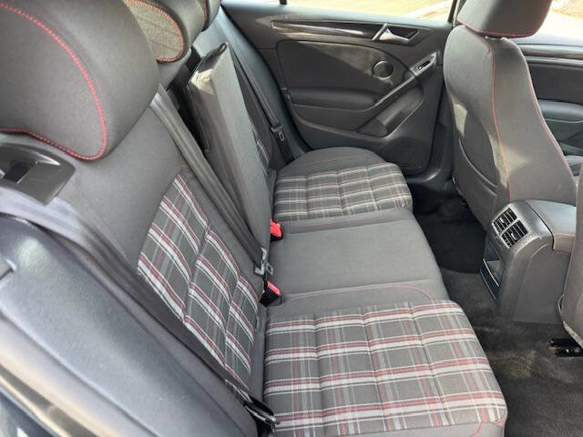 Used 2011 Volkswagen Golf 4-Door image 16