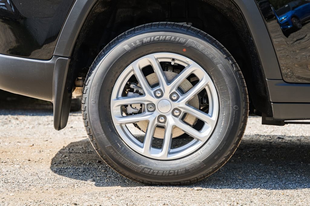 New 2025 Jeep Grand Cherokee Laredo X w/ Luxury Tech Group I image 17