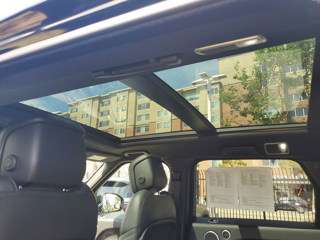 Used 2020 Land Rover Range Rover Sport HSE image 17