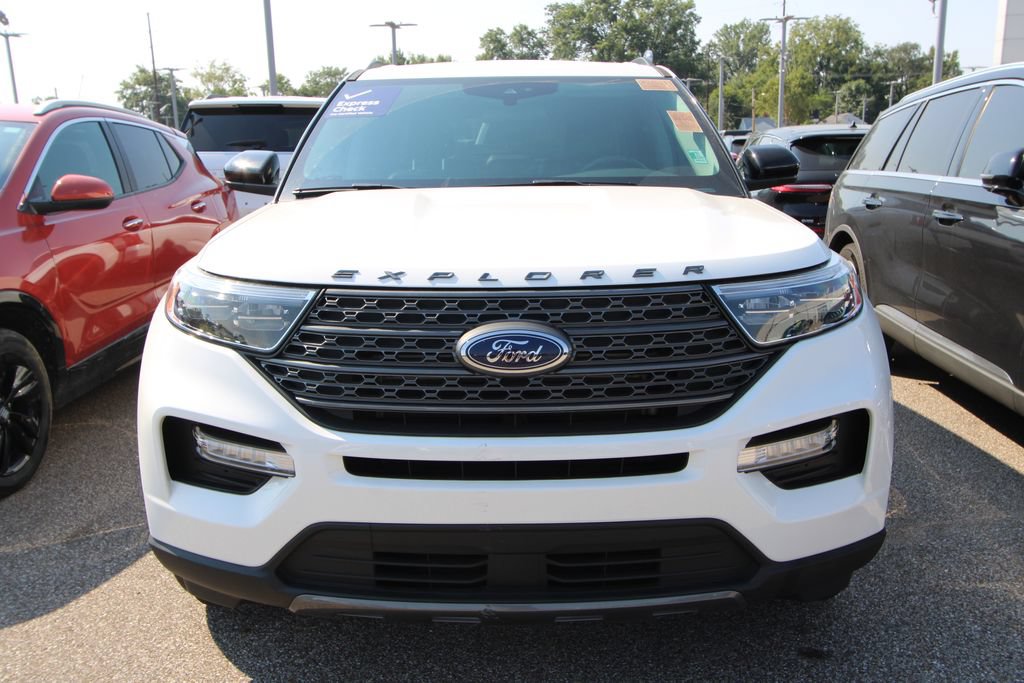 Used 2024 Ford Explorer XLT w/ Equipment Group 202A AWD/4WD image 2