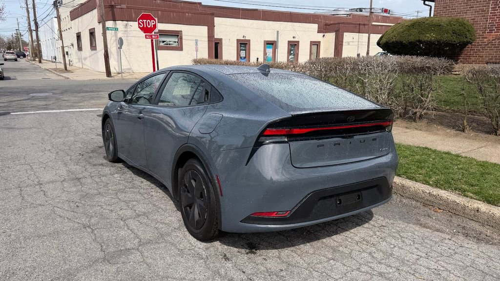 Used 2023 Toyota Prius LE image 7