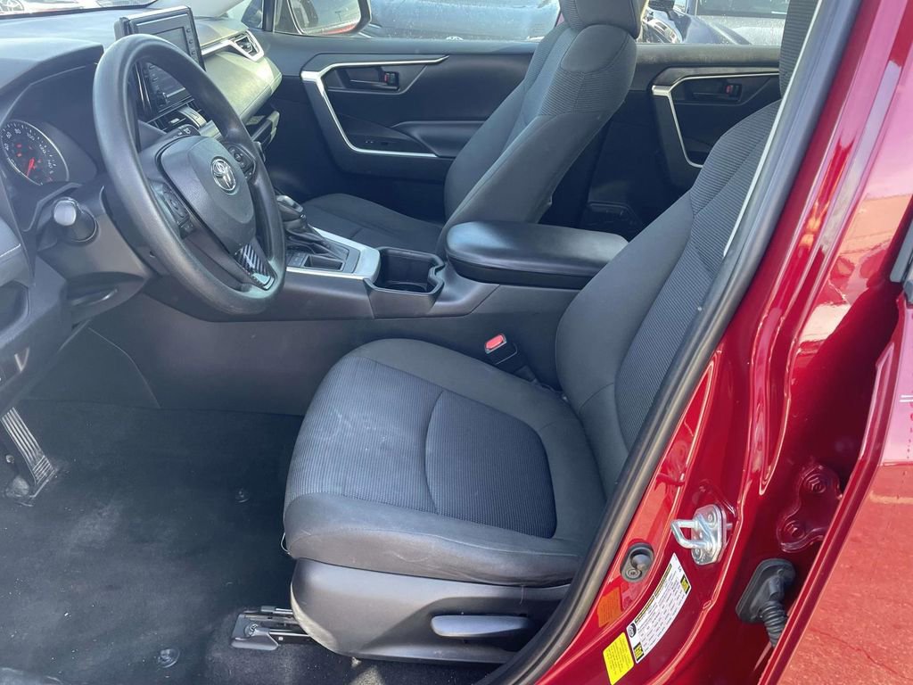 Used 2022 Toyota RAV4 LE image 26