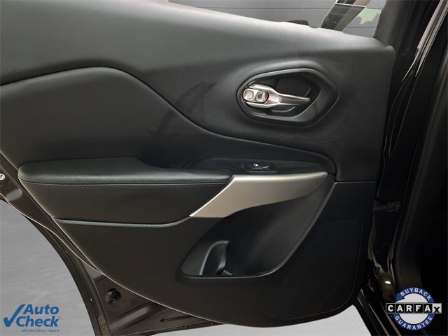 Used 2017 Jeep Cherokee Overland w/ Technology Group image 63