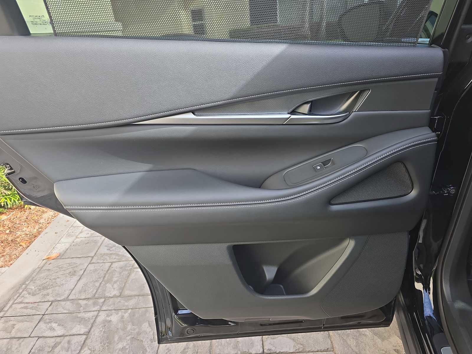 Certified 2024 INFINITI QX60 Luxe image 12