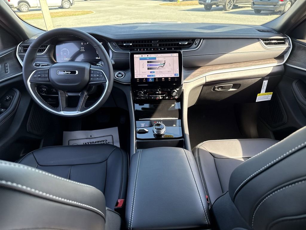 New 2025 Jeep Grand Cherokee L Limited w/ Trailer Tow Package image 29