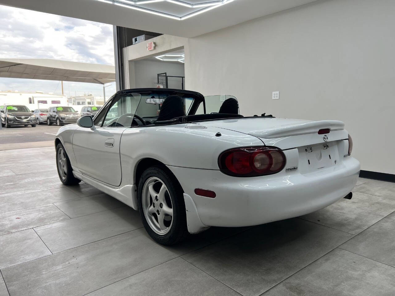 Used 2001 MAZDA MX-5 Miata image 2