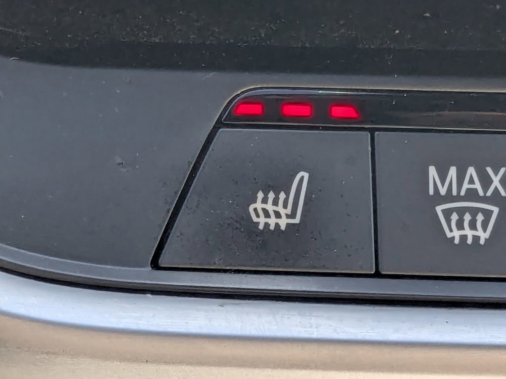 Used 2021 BMW X6 xDrive40i w/ Premium Package image 11