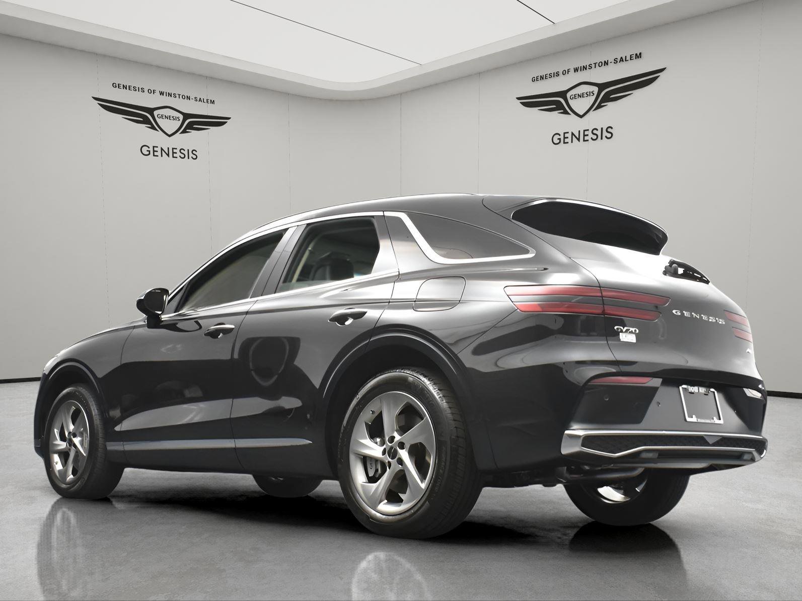 Used 2026 Genesis GV70 2.5T Select image 12
