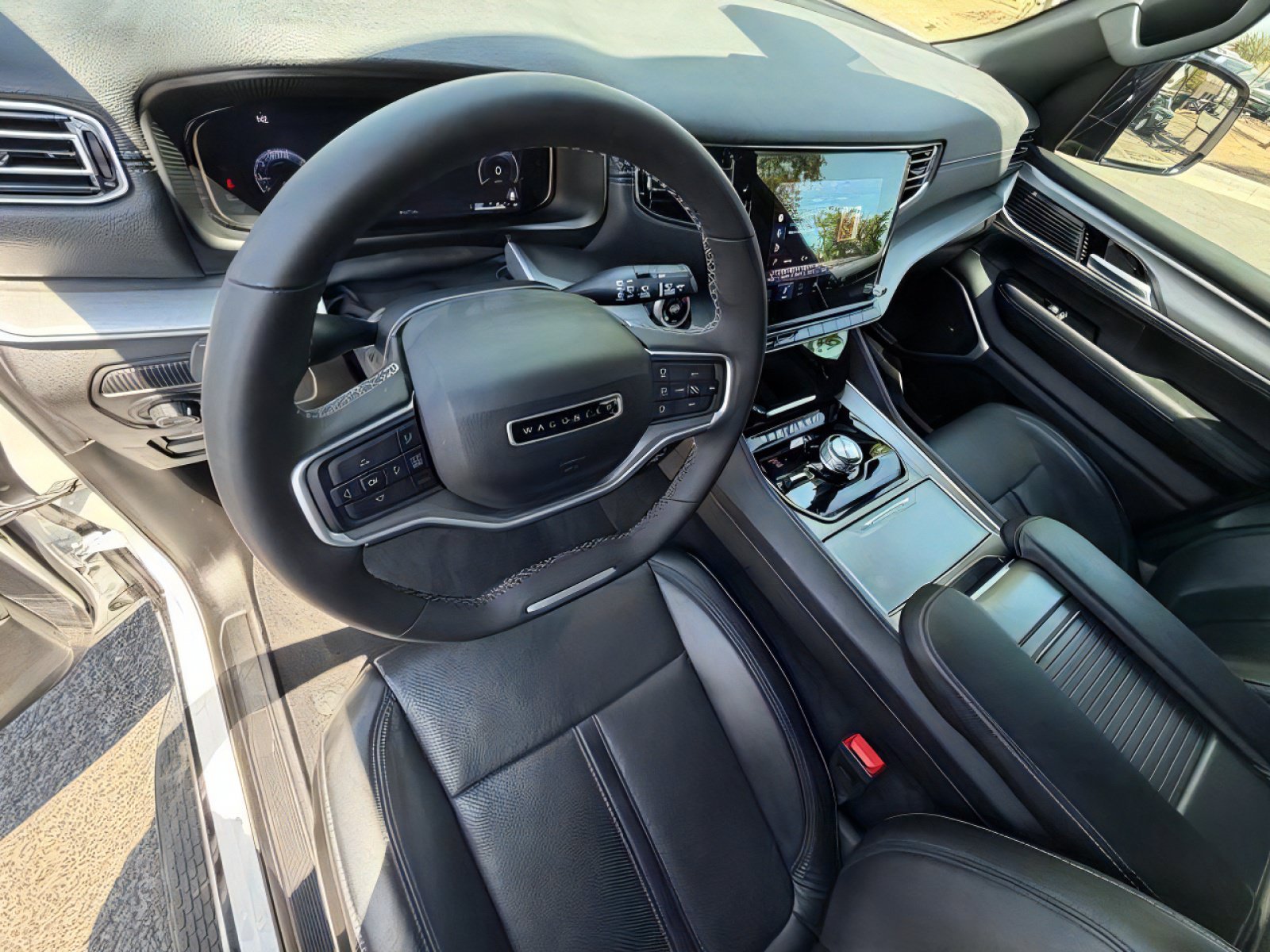 Used 2025 Jeep Wagoneer 4WD image 17