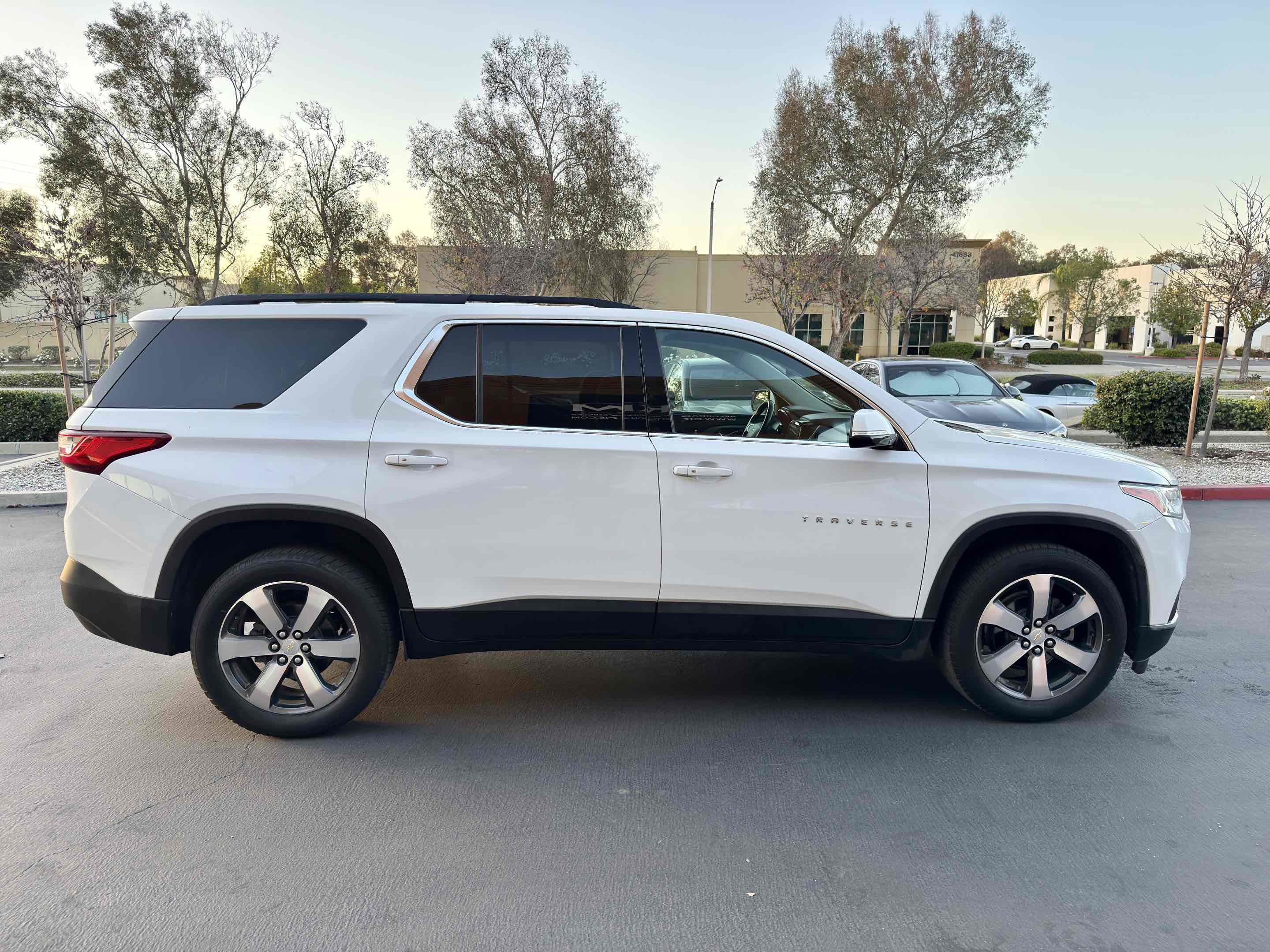 Used 2019 Chevrolet Traverse LT w/ LT Premium Package image 9