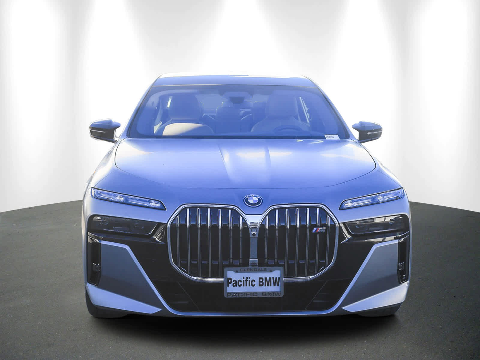 Used 2025 BMW i7 M70 w/ Executive Package image 2