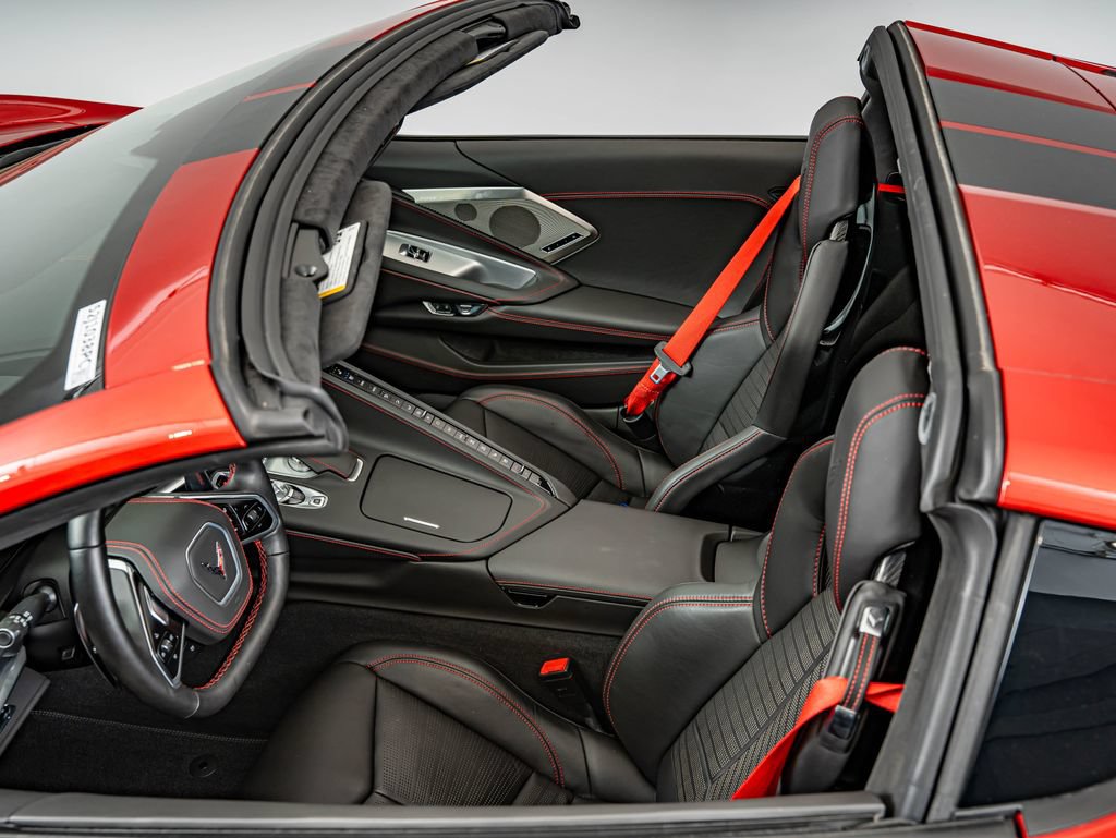 Used 2021 Chevrolet Corvette Stingray Premium Cpe w/ Z51 Performance Package RWD image 28