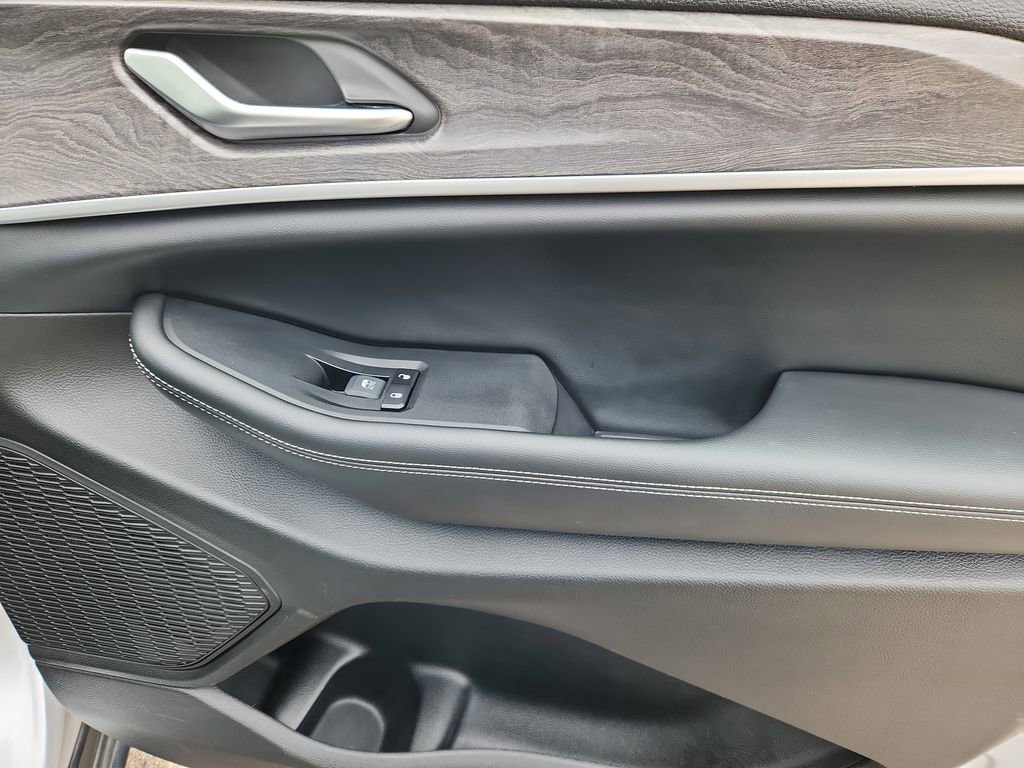 Used 2024 Jeep Grand Cherokee L Limited image 16