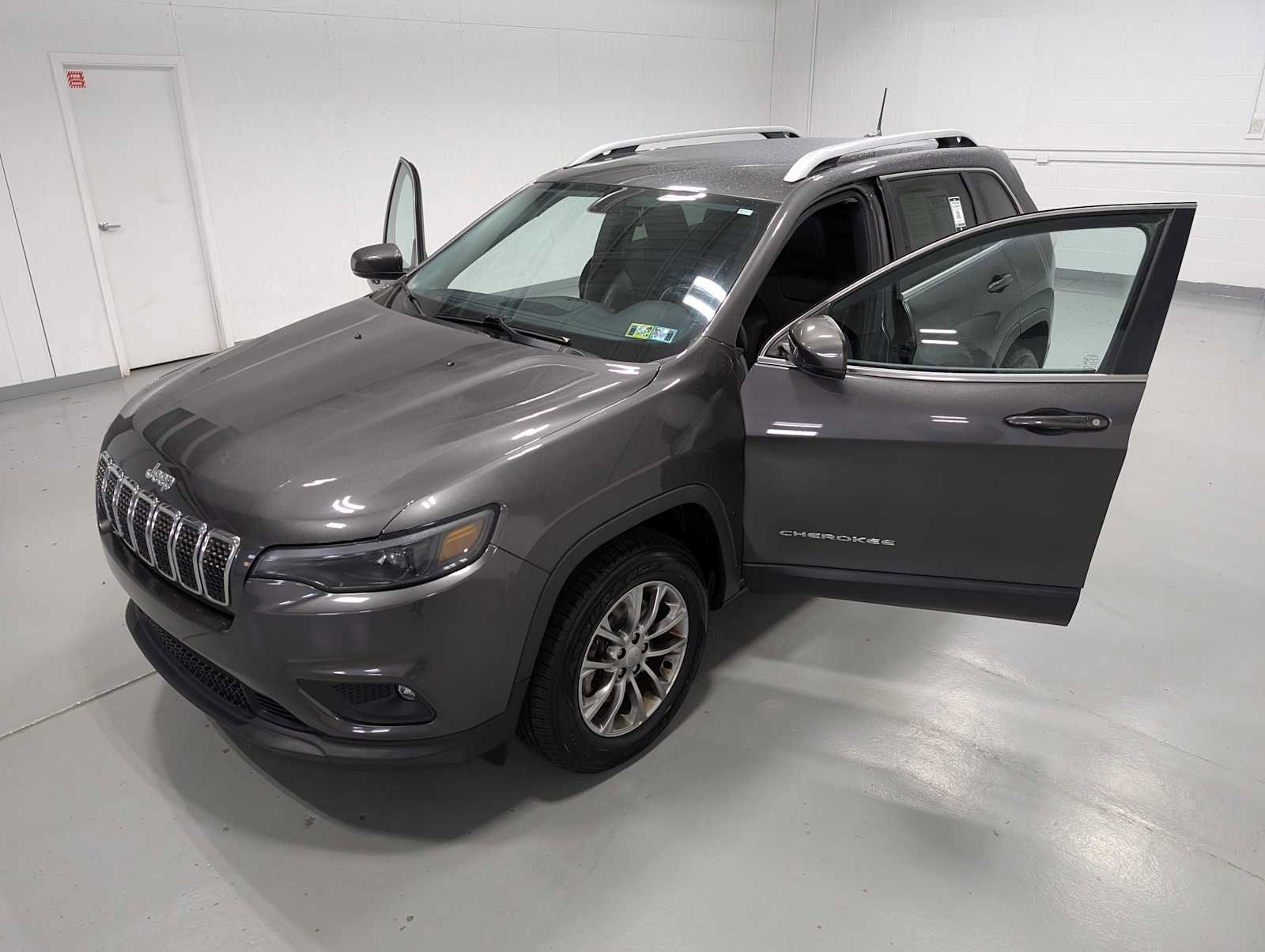 Used 2020 Jeep Cherokee Latitude Plus w/ Cold Weather Group image 13