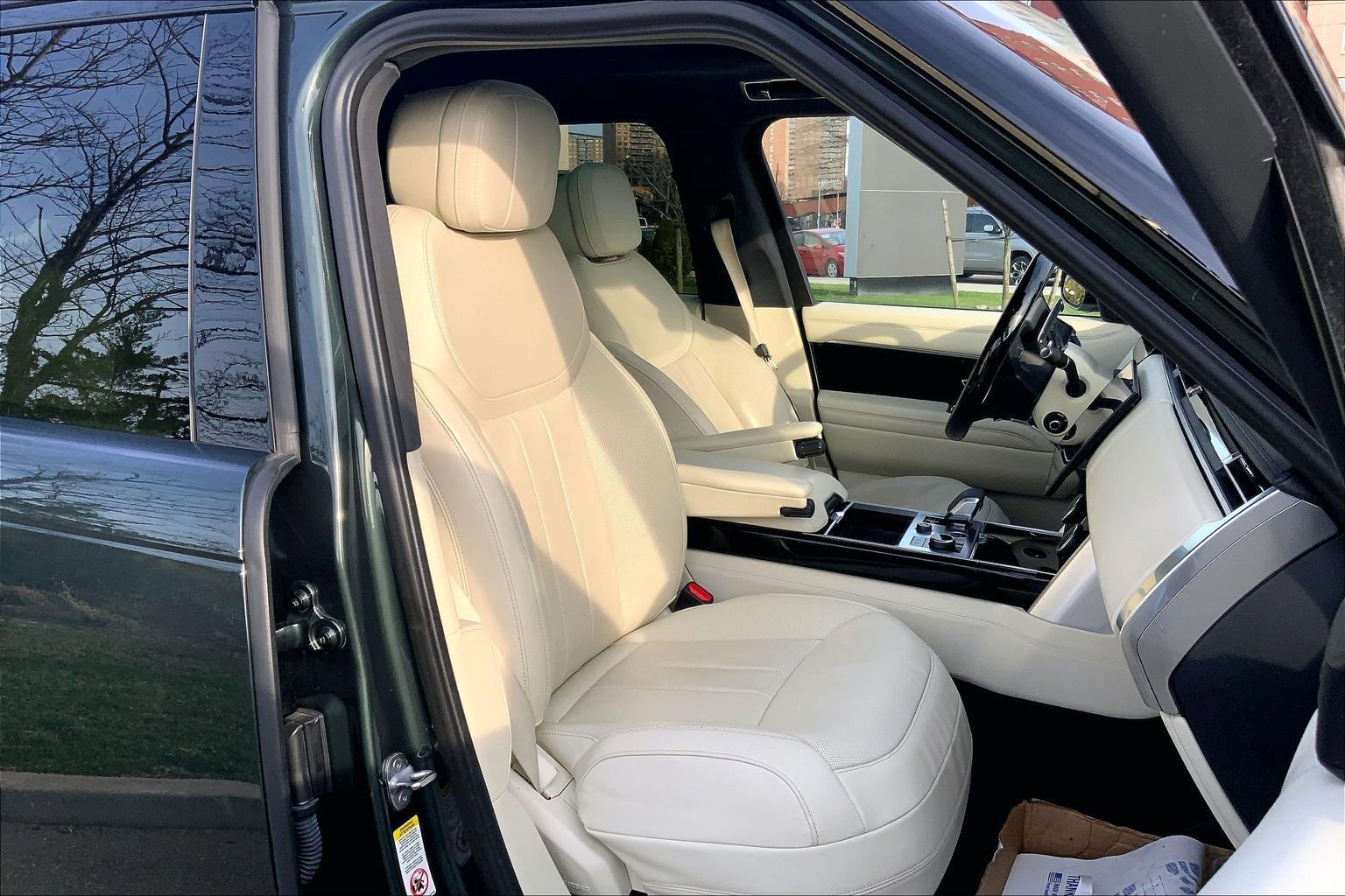 Used 2023 Land Rover Range Rover SE AWD/4WD image 8