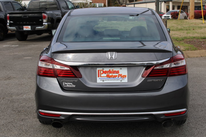 Used 2017 Honda Accord Sport image 8