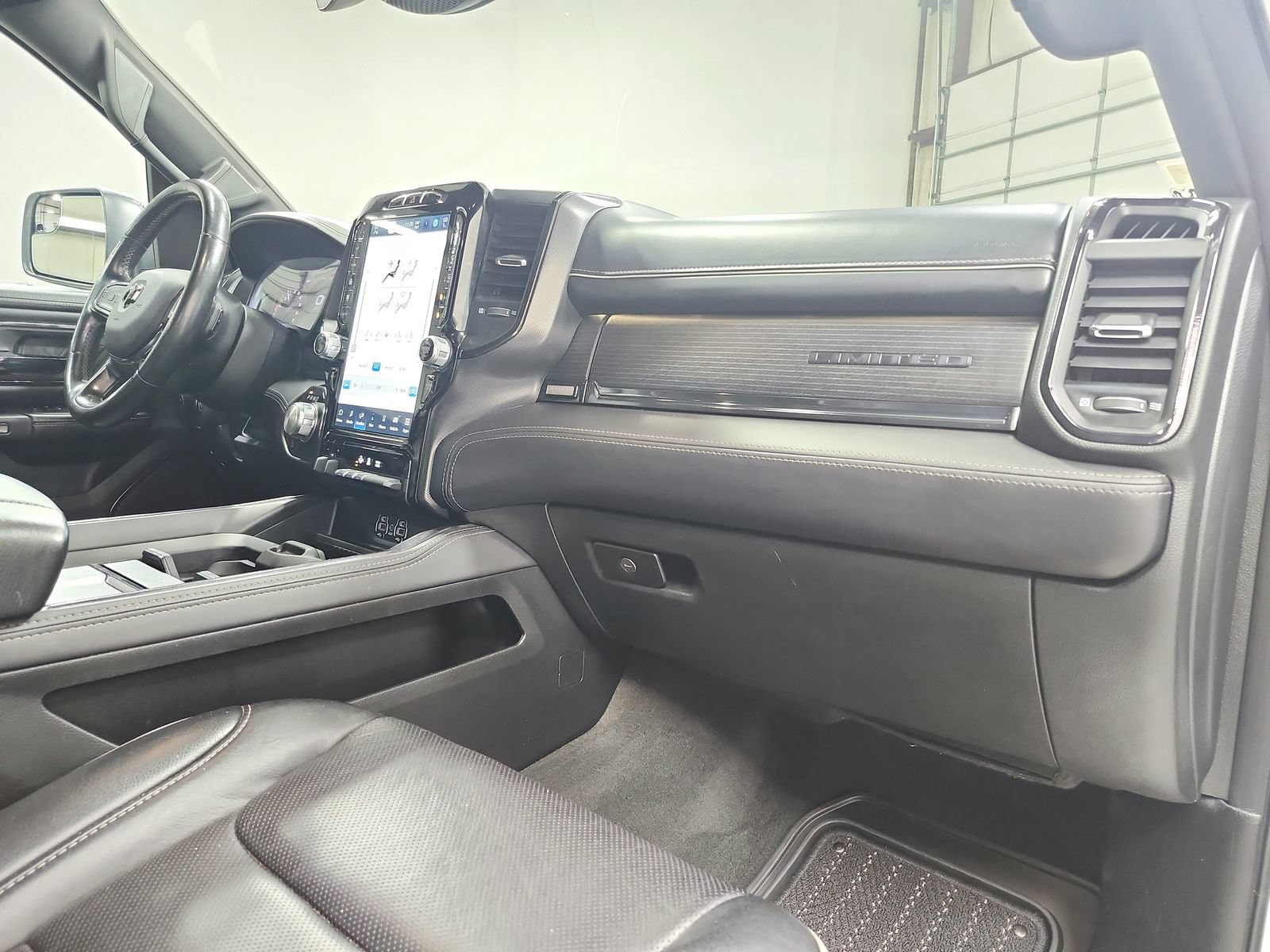 Used 2023 RAM 1500 Limited w/ Body Color Bumper Group AWD/4WD image 43