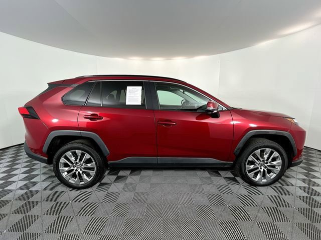 Used 2022 Toyota RAV4 XLE Premium image 10