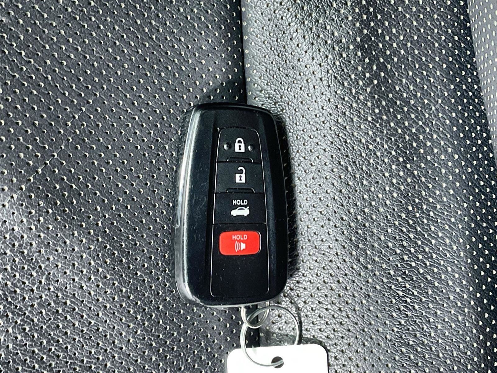 Used 2022 Toyota Camry XLE w/ Carpet Mat Package (TMS) image 31