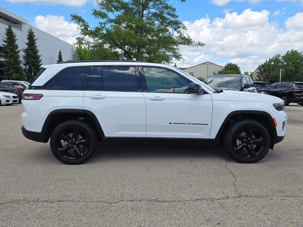 New 2025 Jeep Grand Cherokee Altitude image 6