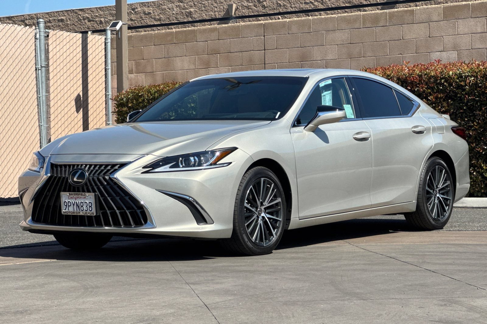 Certified 2025 Lexus ES 300h w/ Premium Package FWD image 8