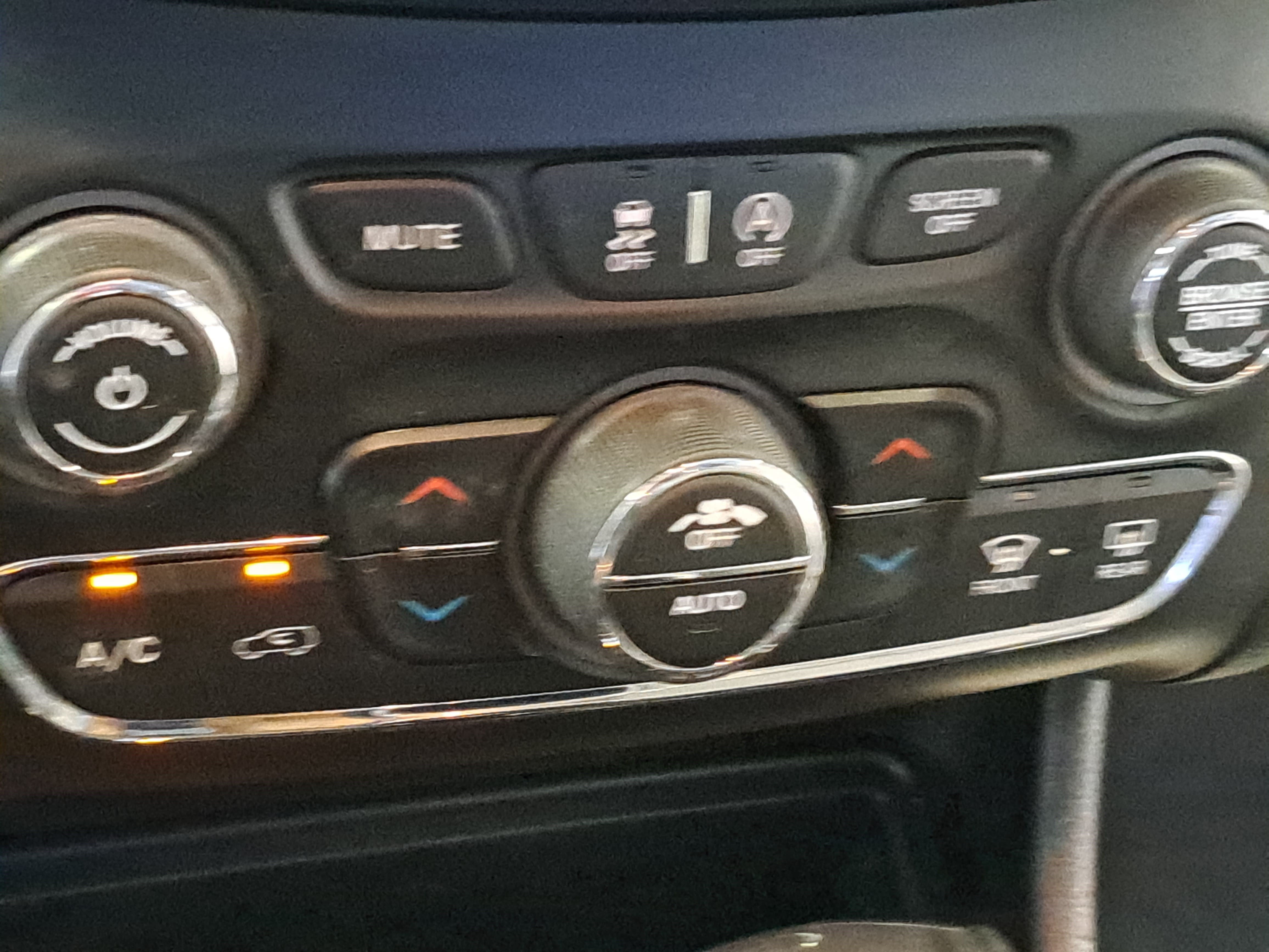 Used 2019 Jeep Cherokee Limited AWD/4WD image 22