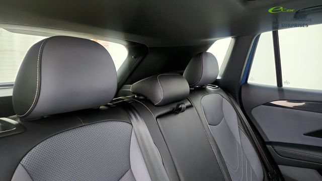Used 2025 Volkswagen Tiguan SE R-Line FWD image 45