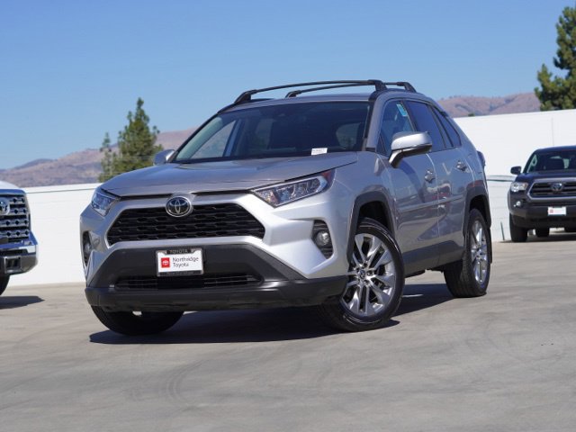 Used 2021 Toyota RAV4 XLE Premium w/ Carpet Mat Package (TMS) FWD image 4