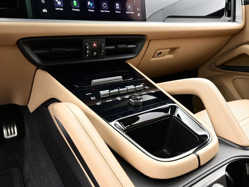 Certified 2025 Porsche Cayenne S AWD/4WD image 11
