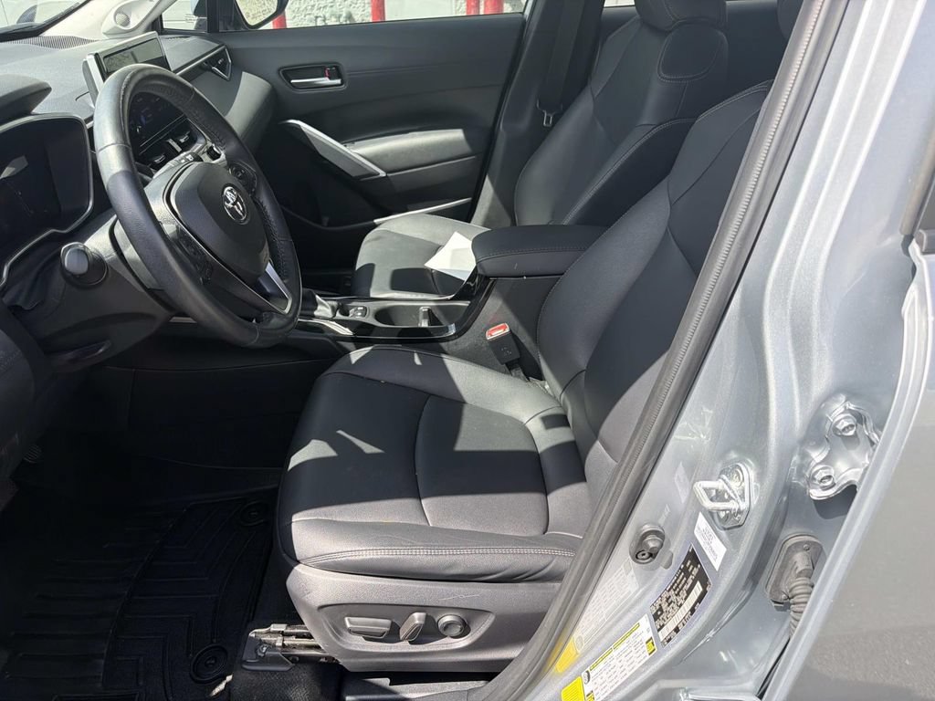 Used 2023 Toyota Corolla Cross XLE w/ Convenience Package FWD image 21