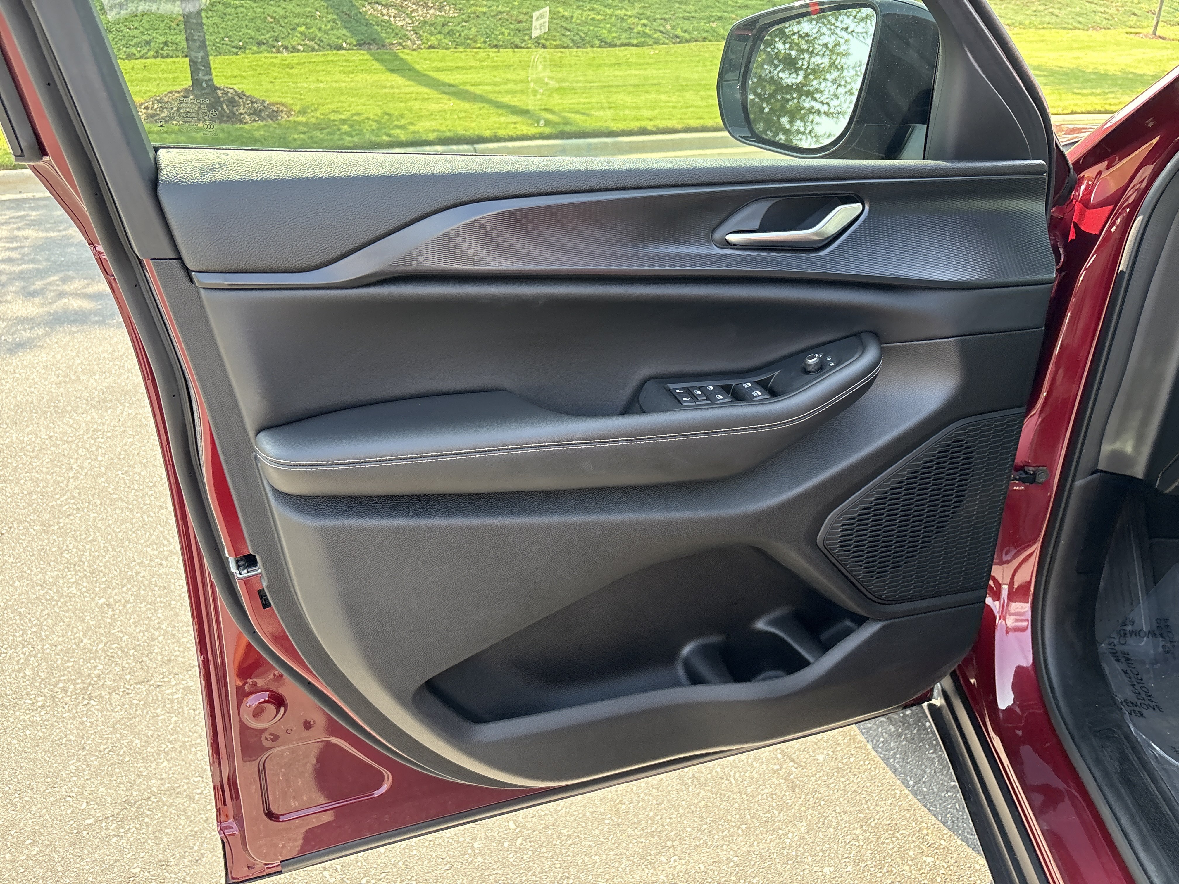 Used 2023 Jeep Grand Cherokee Altitude RWD image 15