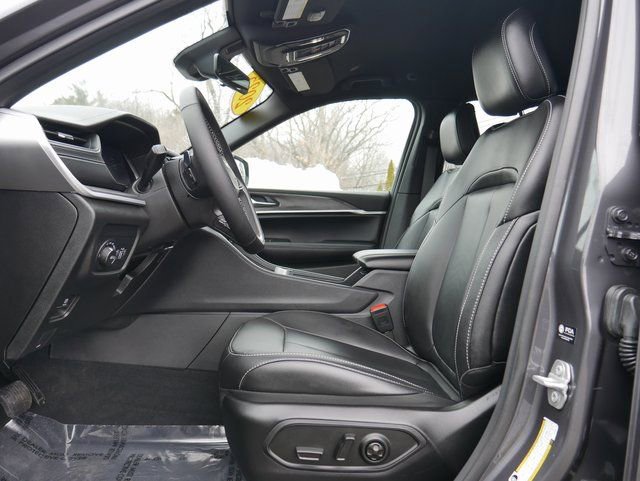 Used 2025 Jeep Grand Cherokee Limited w/ Trailer Tow Package image 12