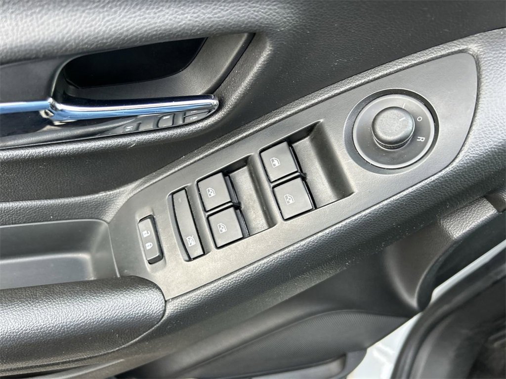 Used 2020 Chevrolet Trax LT w/ LT Convenience Package image 20