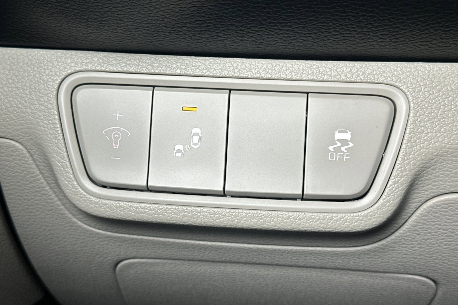 Used 2023 Kia Forte LXS w/ LXS Technology Package image 32